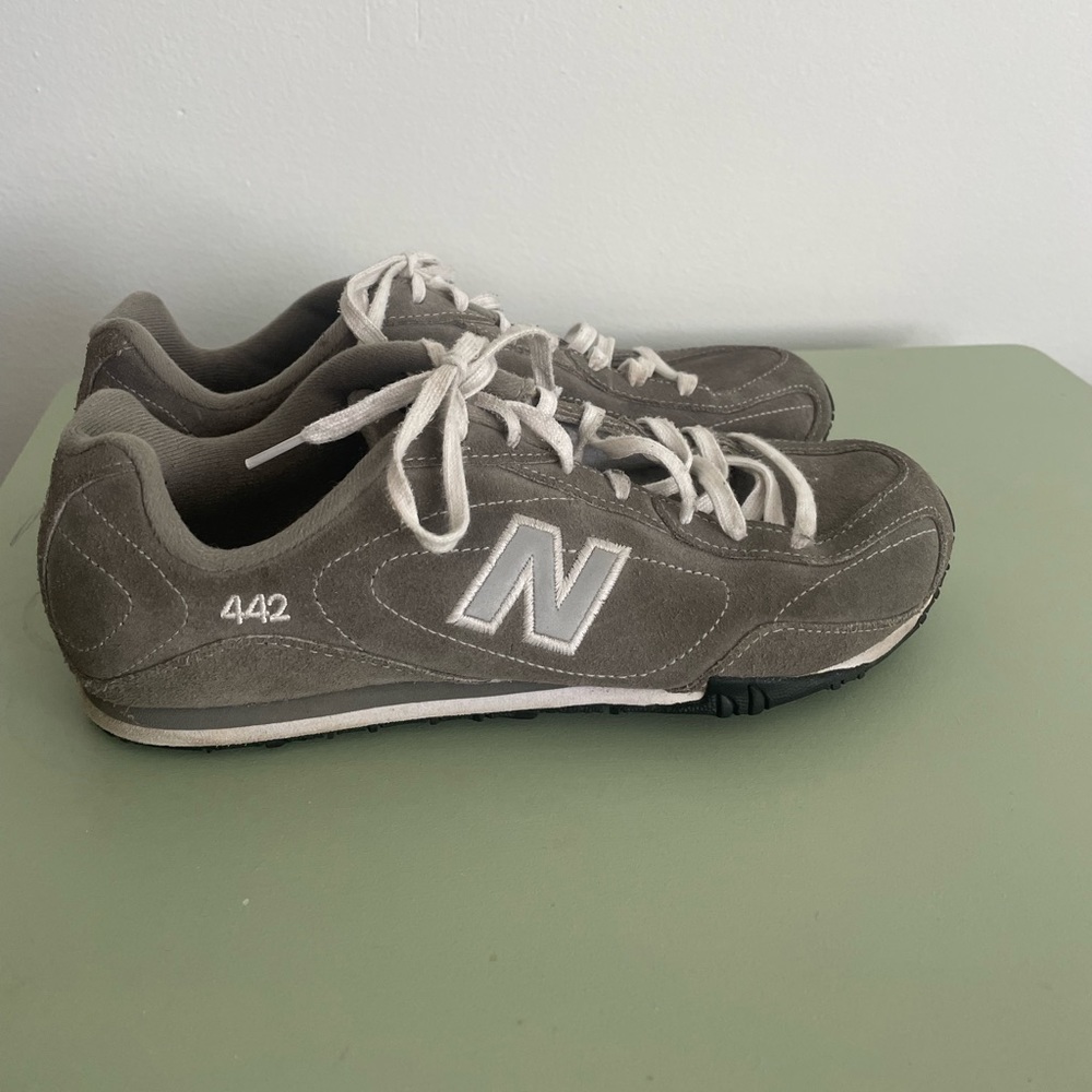 New Balance 442 Suede Shoes - size 9
